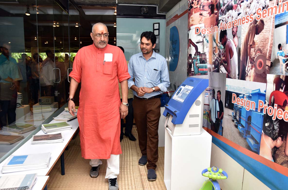 DCS_MSME's tweet photo. Shri Giriraj Singhji, Hon'ble Minister of State, (Independent Charge) for Micro, Small and Medium Enterprises (MSME), Government of India at Design Clinic Scheme Exhibition during the Visit at NID-Ahmedabad. https://t.co/jzdDQGxnER