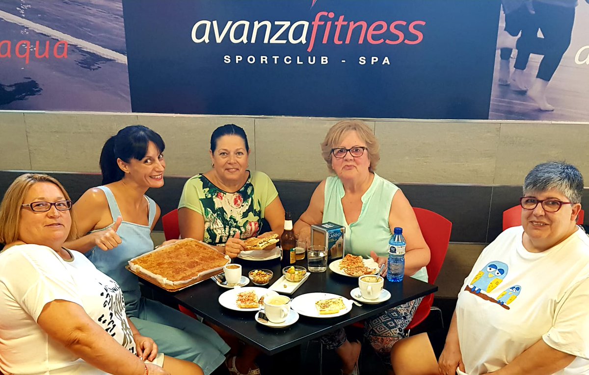 Algunas integrantes del grupo de afectadas por la #fibromialgia con su instructora, Sonia Roda! 😀😀