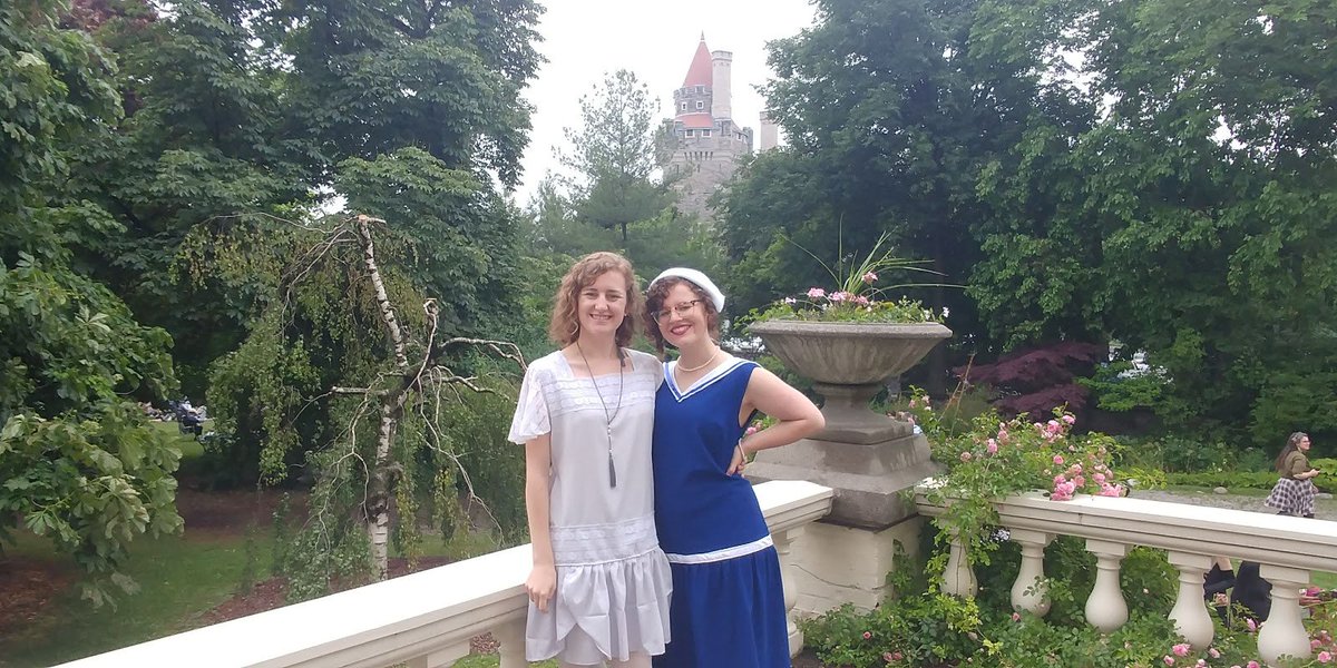 musingsmmst's tweet photo. Green grass and green lights … Sam covers the 2018 Gatsby Garden Party at the @SpadinaMuseum in today’s edition of #ProgramReviews: https://t.co/sKDRCuX3v5 https://t.co/V0Lj4BGkaI