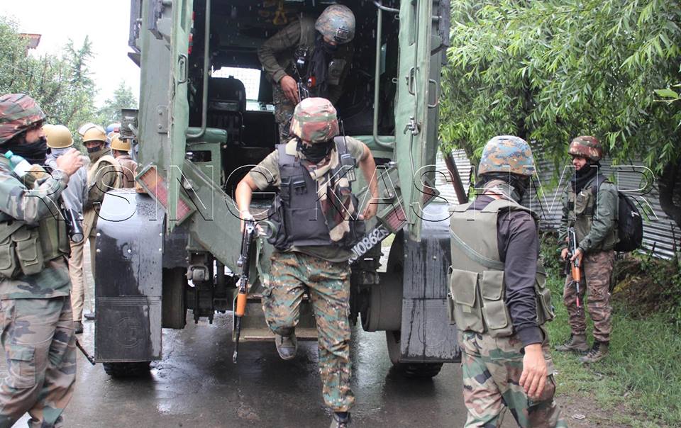 RisingKashmir's tweet photo. A #gunfight broke out between #militants and #governmentforces at #Chatpora area of south Kashmir's #Pulwama district. https://t.co/he9H9obKdt