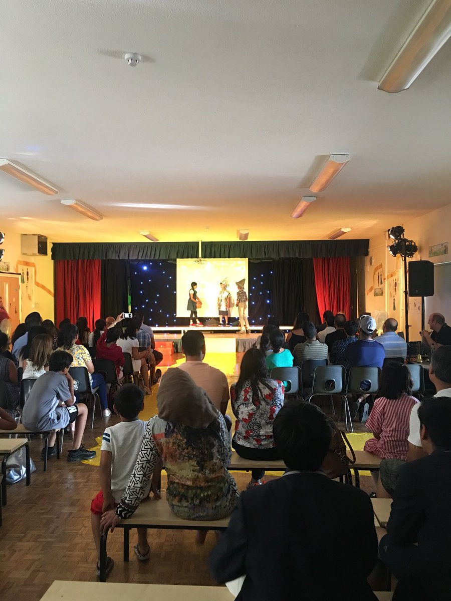 HeadteacherLCS's tweet photo. Year 5/Year 6 are off to see the Wizard of Oz @LongCloseSchool #LCSInspires #Teamwork https://t.co/fr2v6AKYca