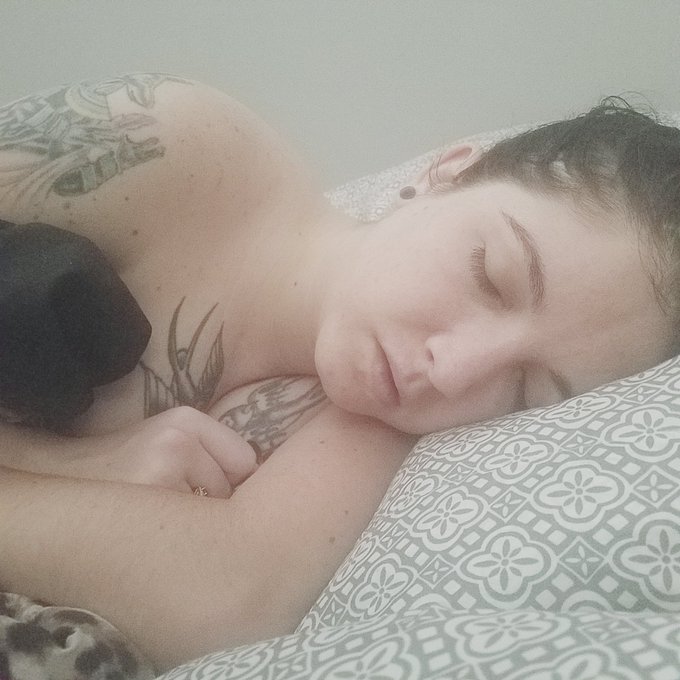 Haha.. Caught her ass 😴😪 https://t.co/4G05l7OCEp<a href="/tag/mvsales"class="tags"><span>#mvsales</span></a>
