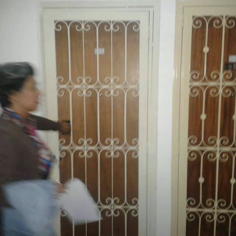 YingYang_Vzla's tweet photo. #ALPHA
💣Ni se donde es, pero el q permita que entren a un edificio a estar indagando y viendo quien coño tiene su apto desocupado, discúlpenme pero son igual de mierda q los mismo q lo hacen! Recuerden  q el delincuente q entre a vivir ahí va ser tu vecino! Únanse no lo permitan https://t.co/CDcPBwT5M3
