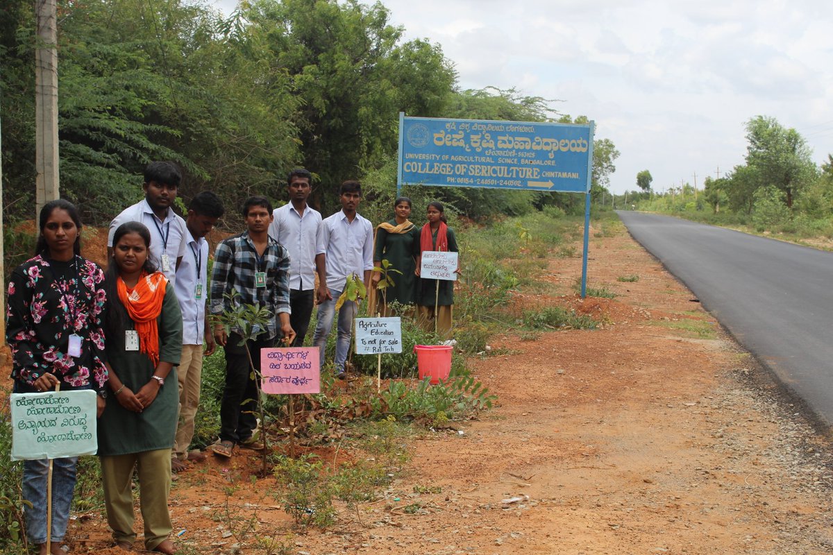 shreedonaj's tweet photo. #agricoundergovt
#Against_privatization
We, the students of govt agri college protesting against privatisation of agri colleges; We want justice; Stop privatisation of agri colleges; In future, farmers children will have to commit suicide along with the farmers🙏
@CMofKarnataka https://t.co/PVBTLoyKl3