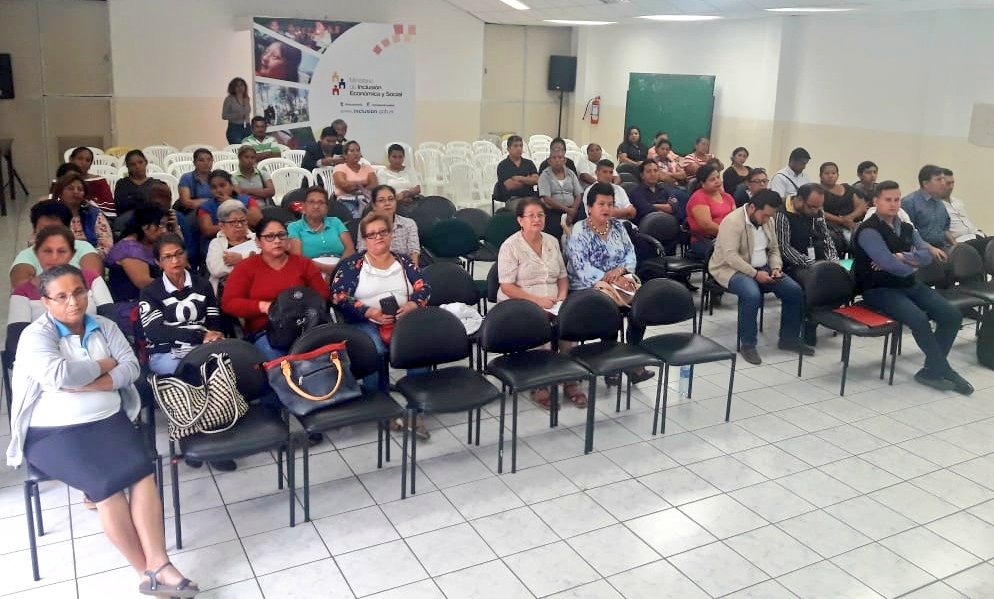 IEPS_Ec's tweet photo. 60 emprendedores de la #EPS del sector textil, metalmecánica, limpieza y alimentación dialogan en mesas de articulación, para definir estrategias y compromisos de fortalecimiento del sector productivo de #Babahoyo |#FortalecemosEPS | #LosRíos https://t.co/oIehXLloYj