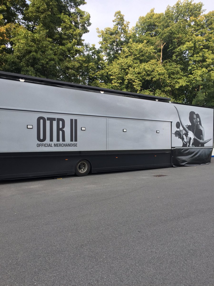Celebs_1's tweet photo. Warsaw, Poland is getting Ready for @Beyonce #OTRII  #Beyonce #JayZ 🌟 https://t.co/qViUsMngpE