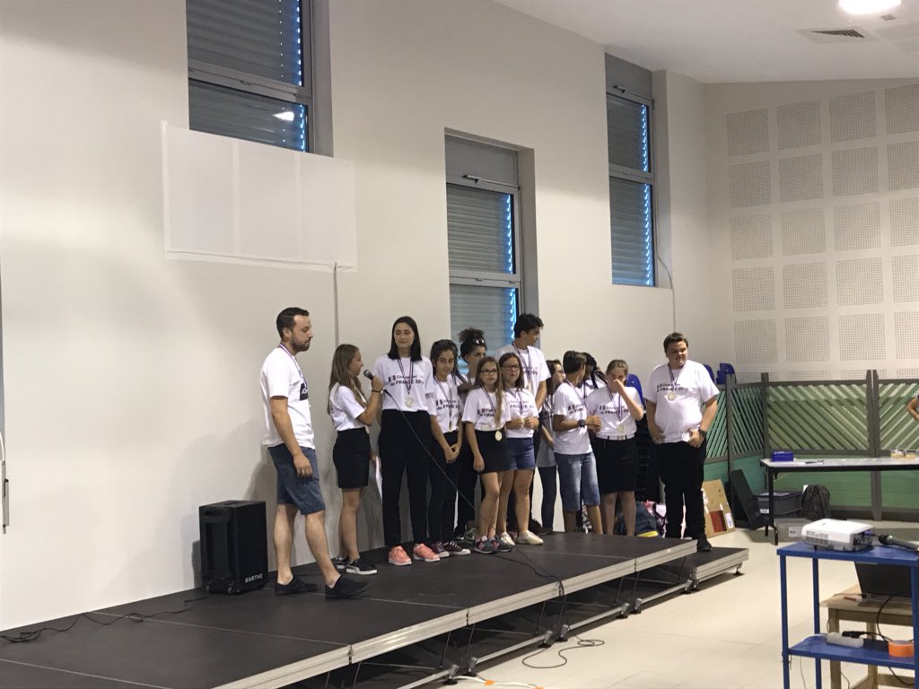 Une magnifique cérémonie pleine d’émotions au collège Abel Minard de Tonnerre pour fêter le titre de champion de France au #CNME <a href="/epafrance/">Entreprendre pour Apprendre France</a> Encore mille fois bravo a eux !! 💪💪