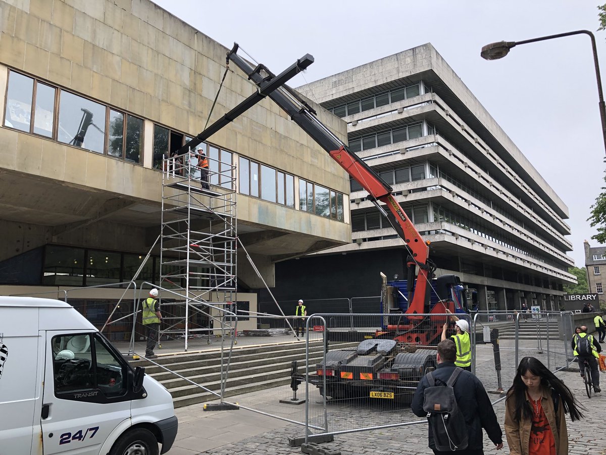 emurray_uoe's tweet image. Projection screen doesn’t fit? Easy, just crane it in the front window #teachingspaces #AVtweeps