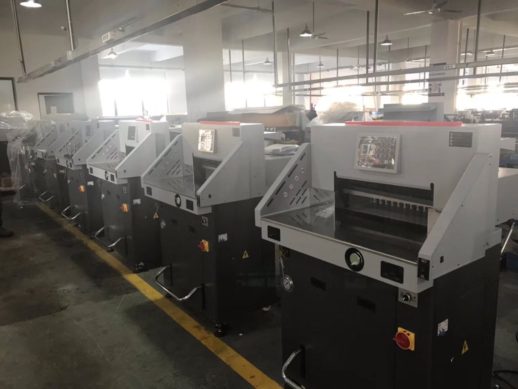 Ruicai_Chris's tweet photo. Customers like Ruicai paper cutting machine 460 490 520 https://t.co/dBoXiI4leN
