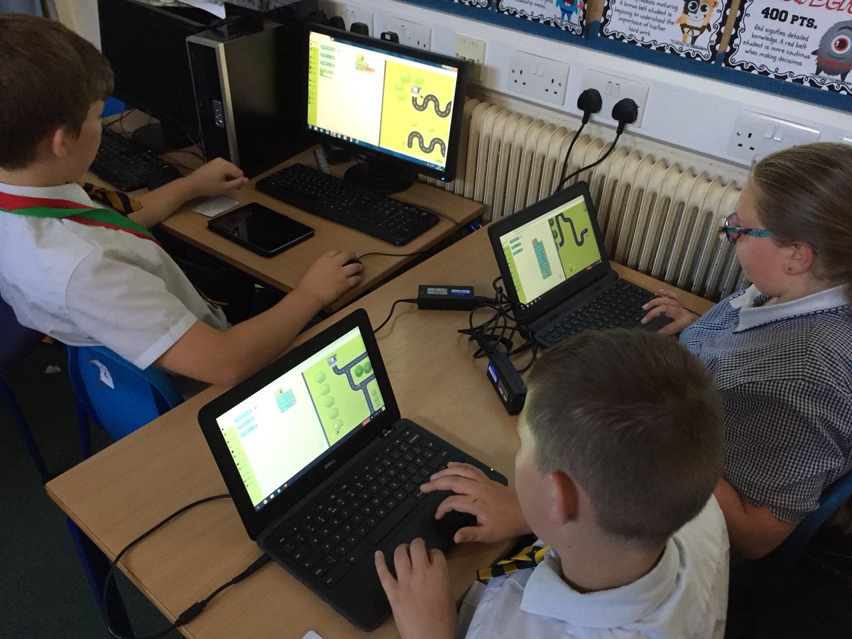 trefnantysgol's tweet image. @GwEDigidol @codeclubWales @CodeClub Year 5/6 are enjoying cracking #RapidRouter coding problems online.