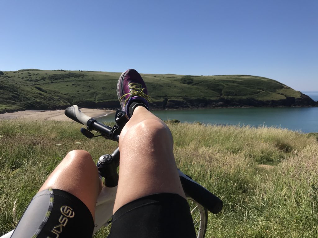 HillierWend's tweet photo. Self discipline was taken to a new level to do #bakingbootcamp🚴♂️ ...the only thing sparkling about me at the end of the 🚴♀️was the sweat 🌞😳😓 https://t.co/jofDm2blFR