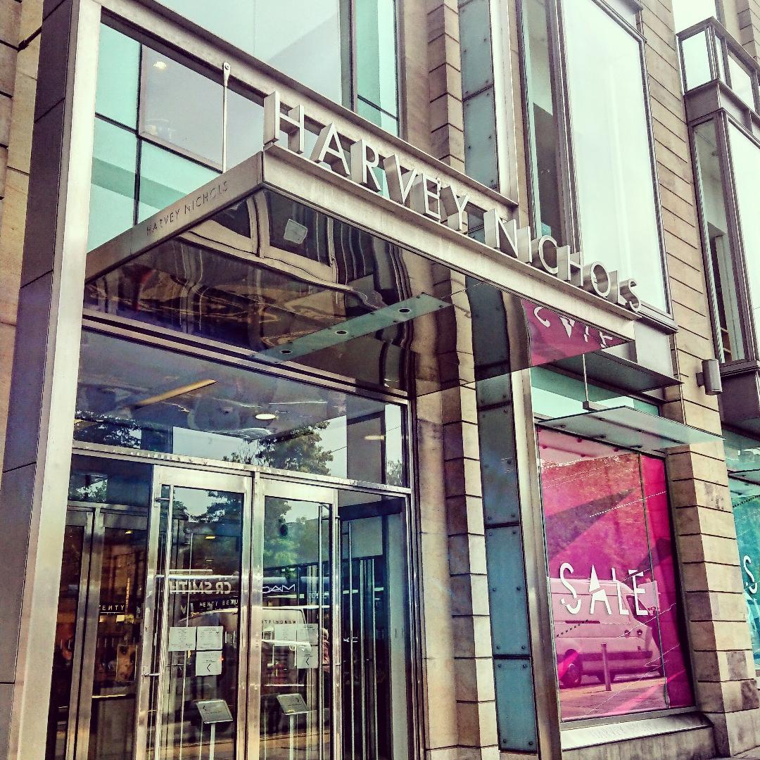 EdinburghLBB's tweet photo. A sumptuous 4 course dinner where you decide how much to pay?? That's what Harvey Nichols Edinburgh @MultreesWalk are offering this July! Check it out: https://t.co/zYOHqo00A0 #ForthFloor #HNEdinburgh #Edinburghstyle https://t.co/cpb1oImBWj