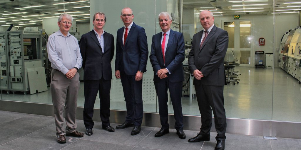 TyndallInstitut's tweet photo. Tyndall welcomes An Tánaiste and Minister for Foreign Affairs and Trade Simon Coveney TD, @simoncoveney to our world-leading #ICT #research Institute for a briefing on Tyndall’s latest economic impacts from its ground-breaking research and innovation #InnovationAtTyndall https://t.co/bide7SD4tN