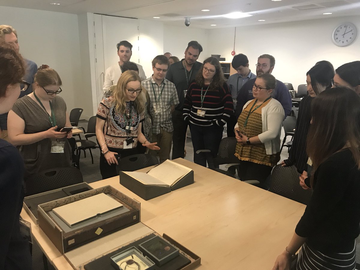 Now onto ‘Wills and Inventories’. <a href="/mariannelouisew/">Dr Marianne Wilson</a> is showing us Henry III’s will, and demonstrating what it can be used for. #ReimaginingRec