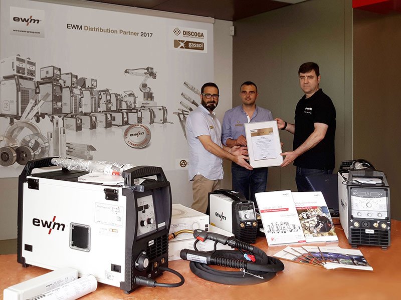 GrupoAlumisan's tweet photo. #DISCOGA y #GASSOL reciben la distinción por parte de @ewm, nombrándoles Proveedores Especializados de España.

#EWM #WeAreWelding #FelizFinde #soldadura #mma #mig #mag #tig #DistributionPartner2017

>>https://t.co/reG8XmVWMj https://t.co/SRHQiPzZrT