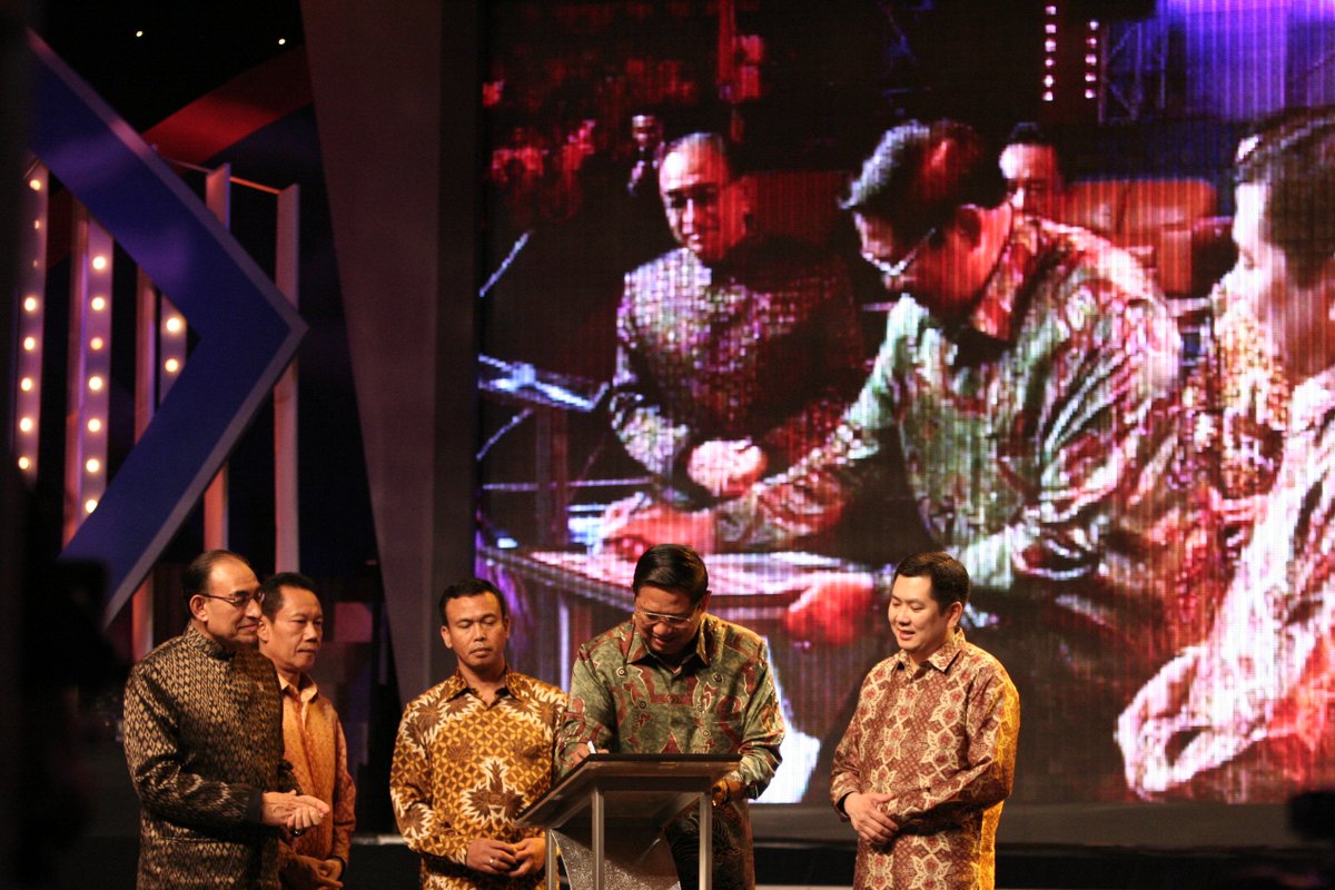 Koran SINDO hari ini merayakan hari jadinya ke-13. Di usia yang makin dewasa kami bersyukur lantaran bisa kontribusi dgn informasi yang terpercaya. #SINDO13th