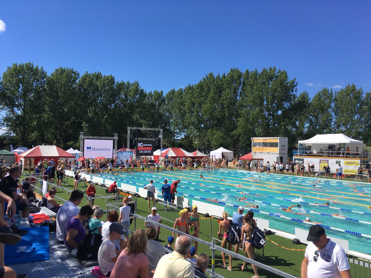Sum-sim på Lindängsbadet i Malmö andra året i rad. 
En 50-bassäng mitt i ett höghusområde😃.