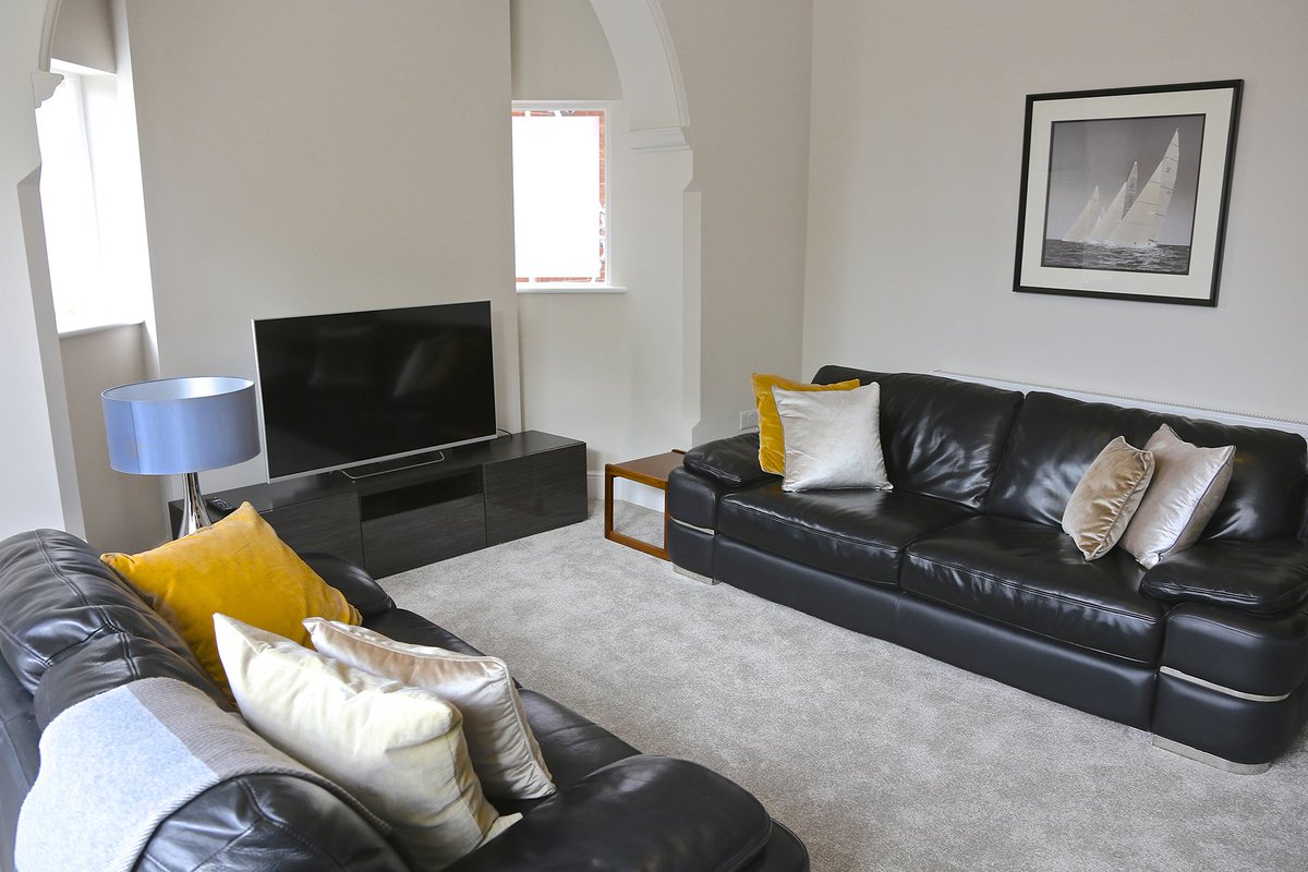 ParamountLytham's tweet image. Bask in the sunshine down on the beach or stay indoors and enjoy the cool, tranquil space within our apartments. The choice is yours! #Lytham #Aparthotel