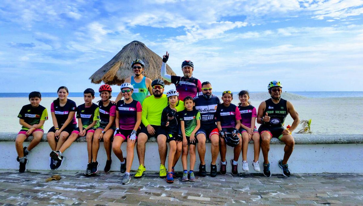 JoeCejaCiclista's tweet photo. Enfocate en tus metas y salte a rodar. #GYMIT 
Haciendo comunidad con Clientes de @SportsWorldMex en #Mérida #CiudaddelCarmen   y #Veracruz 
#RutaSW by #SportsWorld 
#JoeCejaConCausa #Cycling #UltraCycling 
@FZanetto @virul13 @zullopazzo https://t.co/dvl1E1hpXx