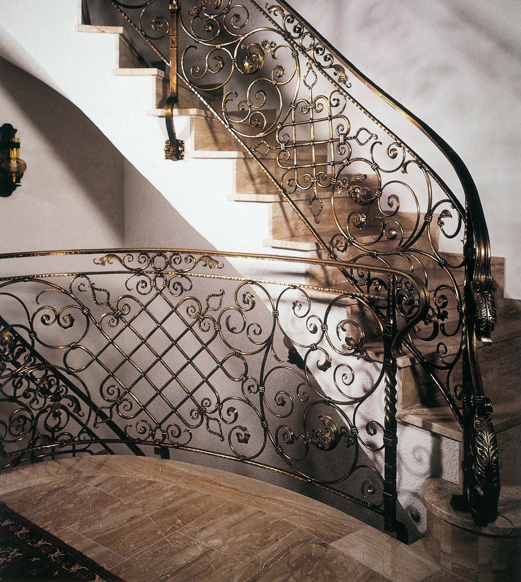 InditalUSA's tweet photo. Give your stairs a touch of classic elegance with wrought iron scrolls and railing
https://t.co/fGFowI2JFC
#iron #forgediron #rail #IronRail #DecorativeIron #scroll #ClassicDesign #IronDesign #interiordesign #italiandesign #arteferro #traditional #stairporn #staircaseporn https://t.co/cNdp6YBT2D