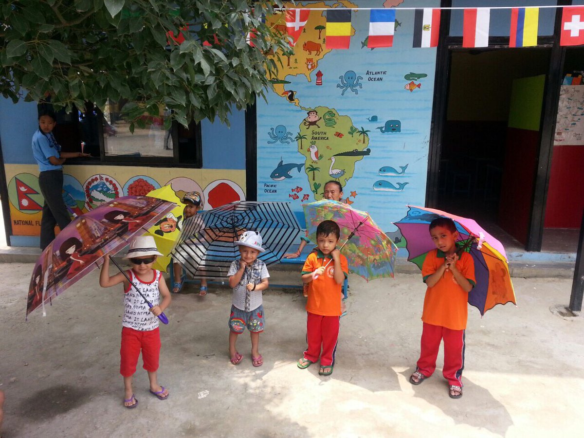 PennwoodAcademy's tweet image. #prepP enjoying in their summer ☀️ dresses 👗 @PennwoodAcademy