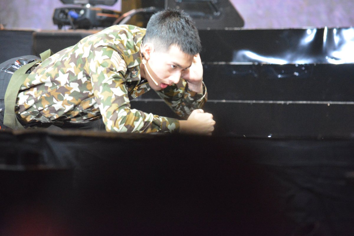 prusapakhom's tweet photo. ความแอคติ้งนี้ 😂 #กั้งกรณ์ #7wondersconcert2018 #kangkorns  #24June2018 https://t.co/fBF2NjsuaV