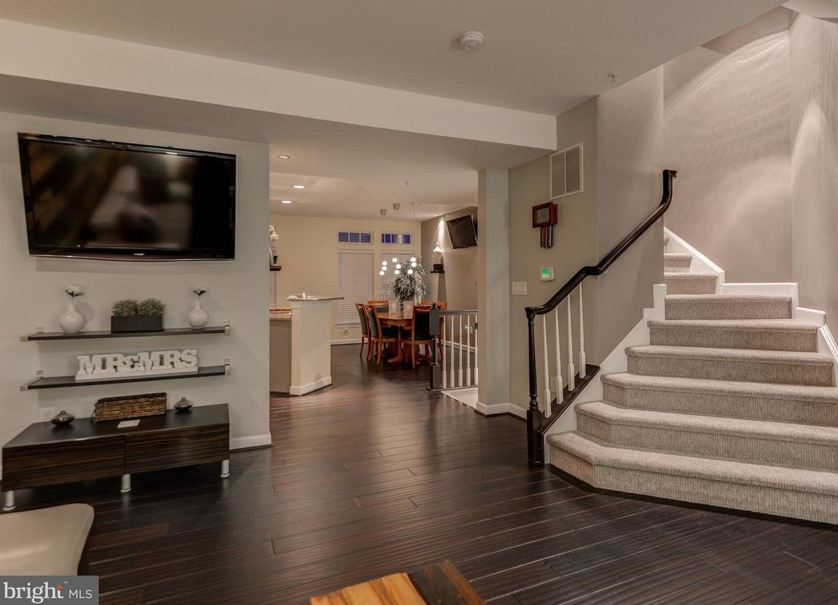 SimplyReferable's tweet image. Just Listed! Announcing our newest home! This property features a home theater, chef’s kitchen, master suite with lux bath and private parking. Learn More: bit.ly/2MzNi7E
 
This is not intended as a solicitation. All info reliable but not guaranteed.  
#SimplyReferable