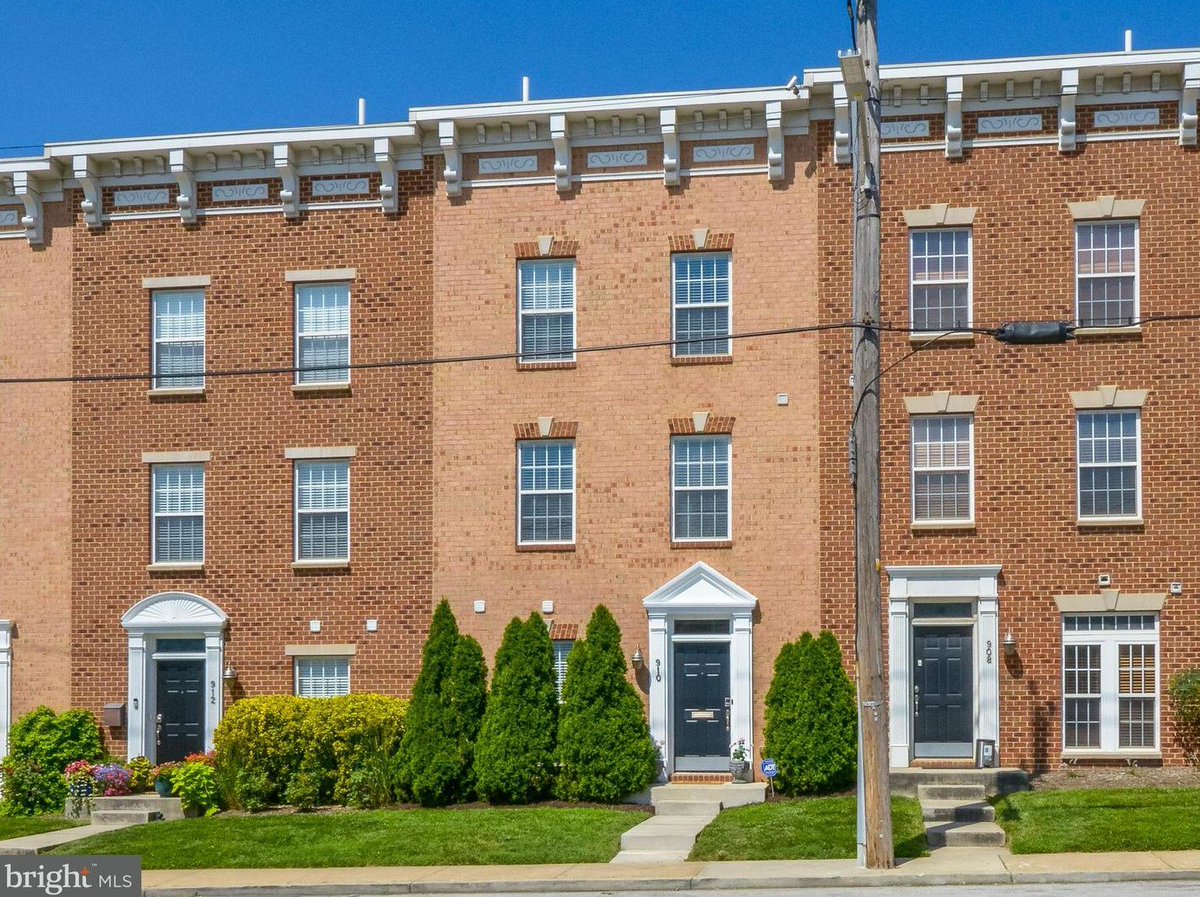 SimplyReferable's tweet image. Just Listed! Announcing our newest home! This property features a home theater, chef’s kitchen, master suite with lux bath and private parking. Learn More: bit.ly/2MzNi7E
 
This is not intended as a solicitation. All info reliable but not guaranteed.  
#SimplyReferable