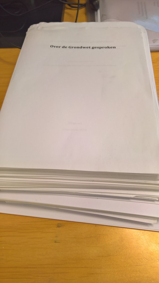 historikarin's tweet image. When you suddenly realize the manuscript takes the size of a pack of copy paper #finalediting #source edition #constitutional committees huygens.knaw.nl/grondwetscommi… @HuygensING