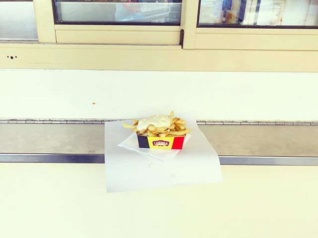 PICKERPOLITICS's tweet photo. #InmittenVonFritten 🇧🇪🍟 https://t.co/AQyyPJxrDy https://t.co/SmqbkXq34g