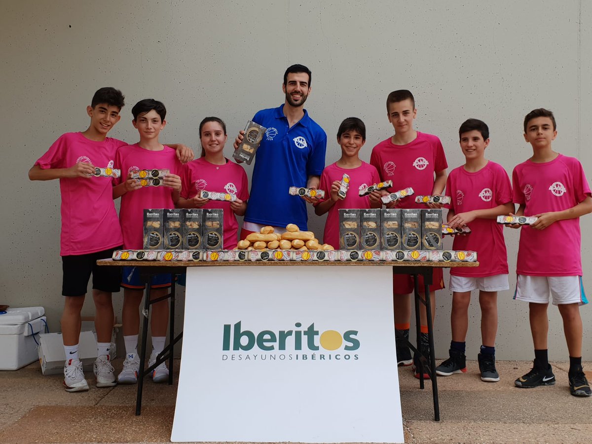adaba_basket's tweet photo. #CLP2018 En el #campusadaba todo lo que hacemos resulta divertido. Gracias a #Iberitos por las ricas meriendas que nos estáis ofreciendo.
#yosoydeadaba @clubadaba @adaba_basket #campusluisparejo #adaba #niños #niñas #baloncesto #basket #almeria https://t.co/DiVXoBvgwX