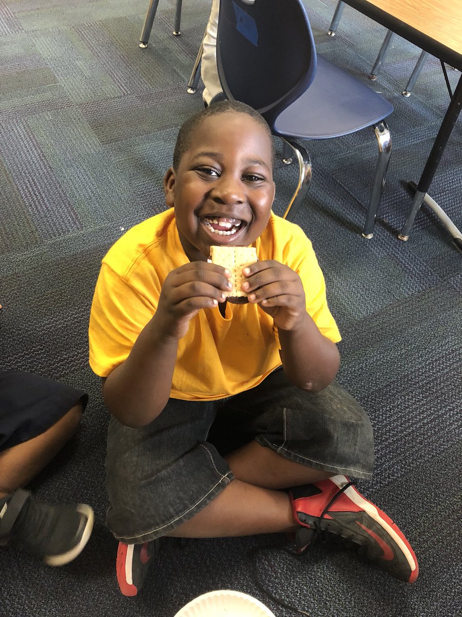 morganljohnson9's tweet photo. All throughout #TeacherResidencyCCSD we have been learning about the forest habitat and turned out classroom into a forest. On the last day we celebrated with S’mores. https://t.co/LWxwymbupW