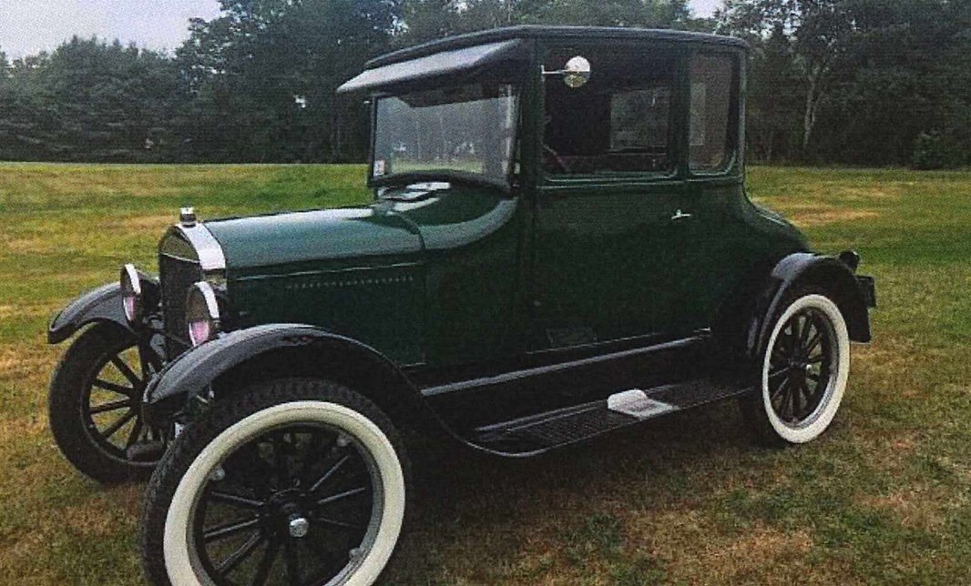 HamiltonPolice's tweet photo. HPS is looking for this stolen 1926 Ford Model T car from the Flamborough area. It has a huge sentimental value to the owner and his family. #HamOnt if you have any info on the vehicle or its whereabouts please contact 905-546-3820 or Crimestoppers.

https://t.co/AcV73KAmg8 https://t.co/Wx3TO2qozx