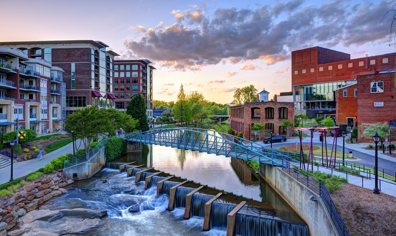 MainAndStone's tweet image. We’re gearing up for a fun weekend outside! What are your favorite places to visit in 
Greenville? Comment below with a picture! #MainAndStone #GreenvilleSC