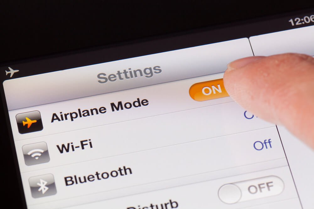 VIDEO: Passengers kicked off plane over 'airplane mode' dispute.

secretflying.com/posts/video-pa…