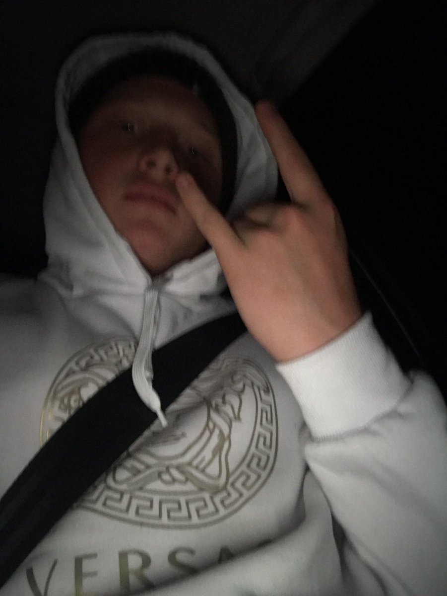 bradymitchell29's tweet photo. only thing good about a late night drive home is drizzy #gangang #ripx #drakekilledx π¦ https://t.co/HsOgeRKfjz