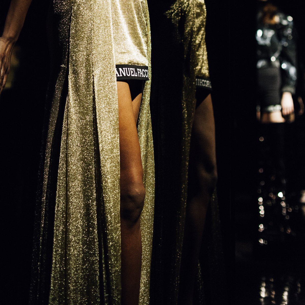 manuelfacchini's tweet image. Details from @manuelfacchini FW 18 RE-FRACTION womenswear collection: golden metallic chain dress
Discover more at manuelfacchini.com
#ManuelFacchiniOfficial #ManuelFacchini #Refraction #Refracchini