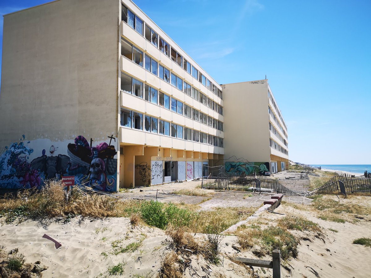 MainaSage's tweet photo. #MIPclimat Visite du site de #Soulac sur mer où se trouve notamment le bâtiment signal, construit sur une zone fortement touchée par l'érosion. Il présente aujourd'hui un risque majeur d'effondrement et doit être démoli ! Quid du desamientage et de l'indemnisation des familles https://t.co/W95HkoKEKN