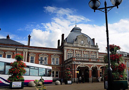 GoGoHareForrest's tweet image. What’s this? Forrest our @ThetfordAcaduk Leveret has been seen in Norwich! He must of jumped on a train in Thetford and set off for the bright lights of the city!  @GoGoHares2018 @TakeYourPlaceHE @break_charity