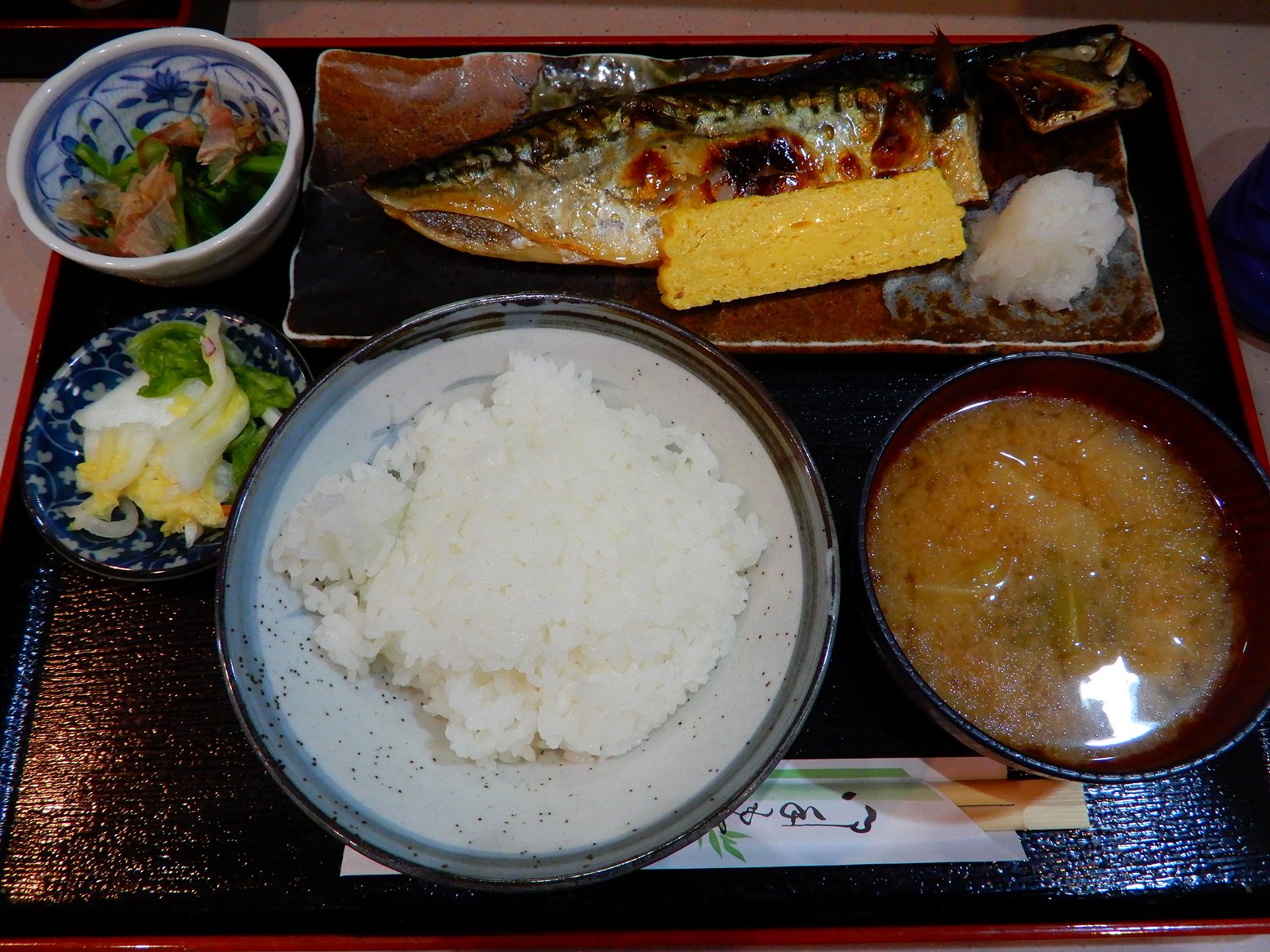 Ohta Akira 江戸川橋の 魚谷 でランチ ドラマ 孤独のグルメ Season3 でも使われた魚屋が経営する居酒屋 本日の定食 鯖焼き 玉子焼き付 0円 多分鯖は下焼きをしてあり 注文後に仕上げるのだと思う しかし 味的にはまったく問題なく 程よい脂