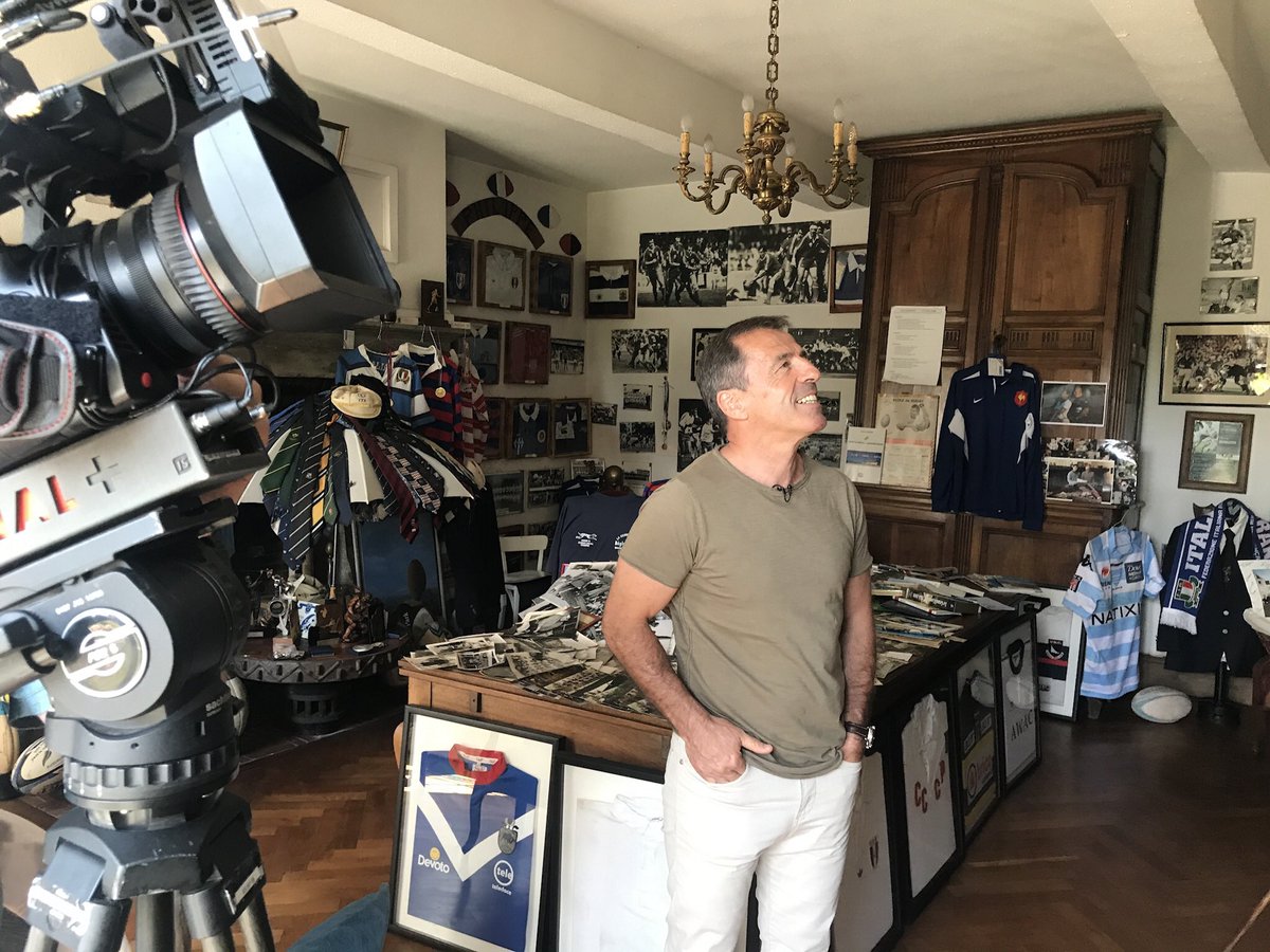 Amendonne's tweet photo. Super tournage dans la maison familiale de Pierre Berbizier à Pinas! @Sport__Reporter @jmgoussard #demidemêlée #9decoeur @CanalRugbyClub @SportAvecCanal https://t.co/A8CvirOSob