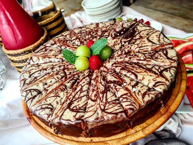 KariegaGameRes's tweet photo. Did we hear someone say that it was time for #tea and #cake? Some scrumptious #teatime #treats from our team at #SettlersDrift. We would love to know your meal highlights from your stay with us... https://t.co/hGwk8ywRtK