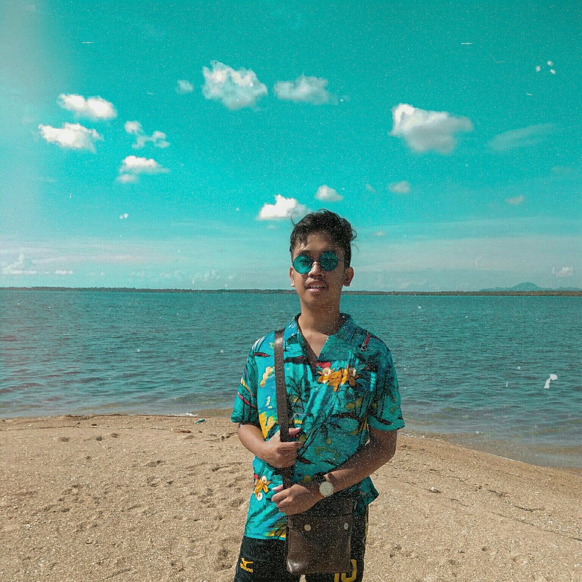 janhielsabillo_'s tweet image. "Together we can face any challenges as deep as the ocean and as high as the sky." -Sonia Gandhi 😏🍃 #WheninNegros #JanTravel