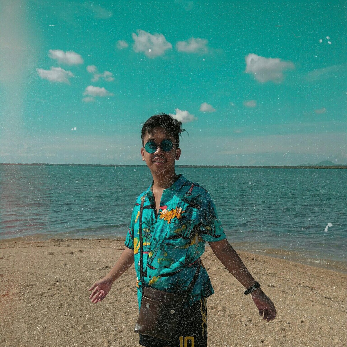 janhielsabillo_'s tweet image. "Together we can face any challenges as deep as the ocean and as high as the sky." -Sonia Gandhi 😏🍃 #WheninNegros #JanTravel