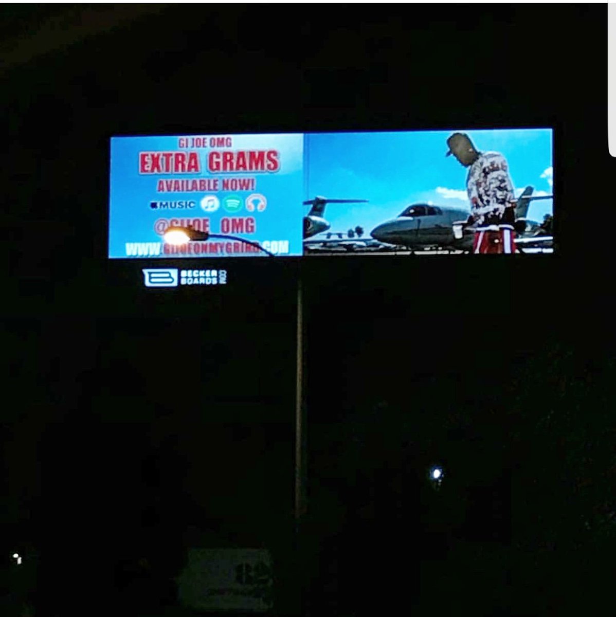 Gijoe_OMG's tweet photo. SOMEWHERE IN THESE CALIFORNIA STREETS LAST NIGHT.. #EXTRAGRAMS OUT NOW #OMGBITCH https://t.co/qGQZdnpiMM