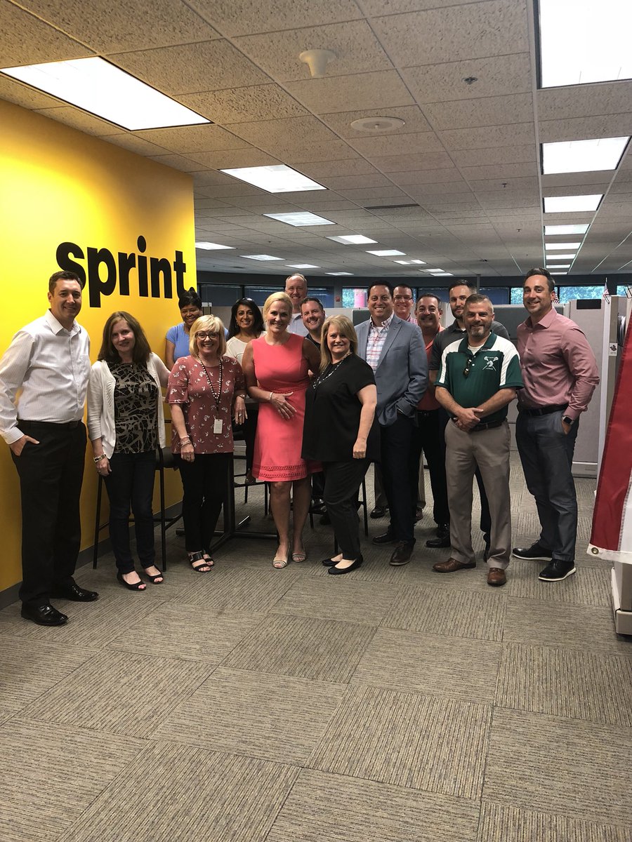 KimGreenKerr's tweet photo. Sprint ROCK star team in St. Louis.  Closing out the month/qtr.  LOVE their dedication. @MeenaB209 @abentl02 @khausner01 @Adam_Cruts @mbaliva @sprintbusiness @JanGeld @rjkucharski5 @dsrstolzer https://t.co/ZOWUIm585j
