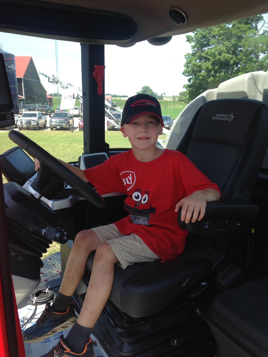 BillRooyakkers's tweet photo. Future Apache sprayer owner, Liam Misch. @merv_misch @ConnectEquip @ApacheSprayers @don_storey #ontag #mischfarms #apachesprayers #etsprayers #openhouse #ontdairy. https://t.co/v8N2O61VxK