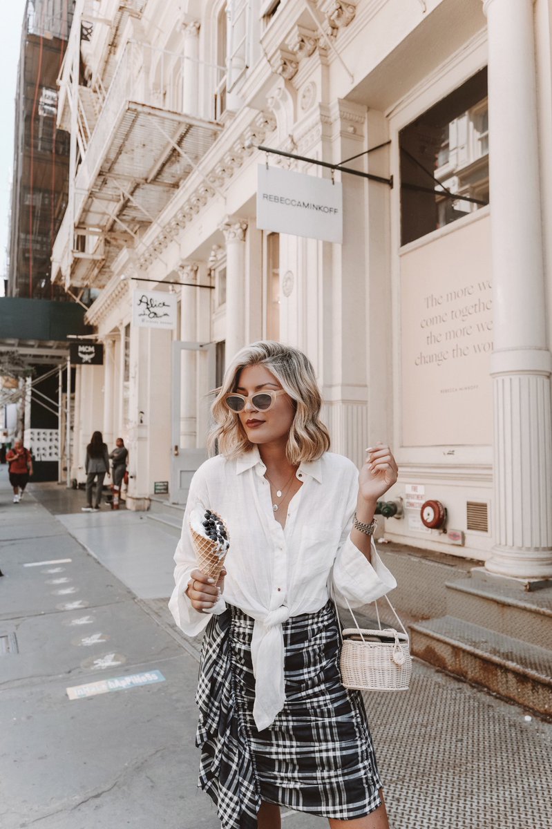 Em_Luciano's tweet image. Summer staples include ice cream &amp;amp; perfectly toned blonde hair 💁🏼 @matrixfamily #SoSilver #TotalResults #MatrixPartner