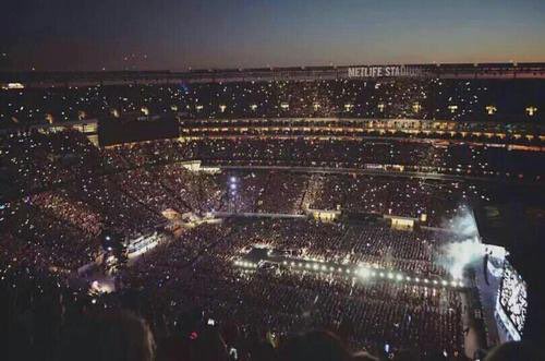 LanaTskhadadze2's tweet photo. “You and me got a whole lot of HISTORY 
So Don’t Let It Go 
We Can Make Some More
We Can Live Forever!”
#TeeenChoice #ChoiceFandom @onedirection #Directioners https://t.co/yd3Q6V2ICO