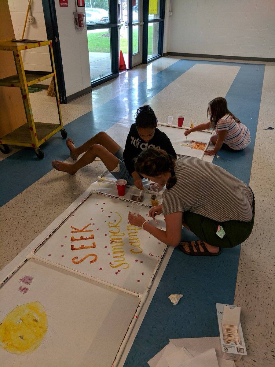 VanderbiltCSEO's tweet photo. It's #botany day at ##SEEKcamp. This morning we are starting with natural paints. We used tumeric, paprika, cinnamon, cherries, blueberries, and strawberries. Even Dr. T and @basalticcraver have joined in the fun! #KidsInSTEM #allnatural #naturalpaint #scientistsarekidstoo https://t.co/XWMfUHCiZU